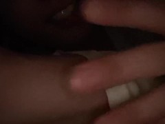 【オナ電指示動画②】我慢出来たかな？真っ暗なベッド、自分の身体を焦らしな - Screenshot 5 of 16 - Masturbate