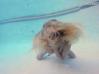 Sophie Murena Blonde BabeMasturbating in the_Pool