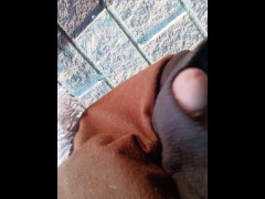 Caminata con el pene de fuera, se ve el rebote.