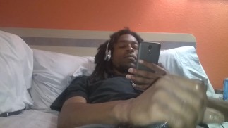 FreaksBestFriend дрочит, наблюдая за мерзкими сучками на Pornhub😈🍆💦