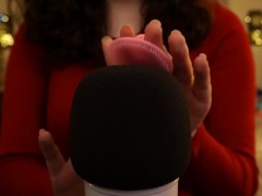 • Microphone Brushing • - Screenshot 3 of 16 - Hands