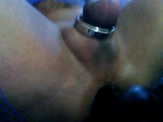 Анальная пробка после секс-машины, горячие красные длинные ногти на ногах и ажурные сетки.