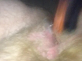 Makin my Pussy Creamy using a Hairbrush