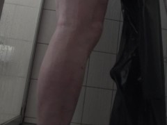Get in zipperless Neckentry Catsuit under shower - Screenshot 2 of 16 - Krageneinstieg