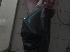Get in zipperless Neckentry Catsuit under shower - Screenshot 5 of 16 - Vacbed