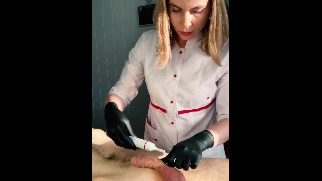 The Client couldn't take it Anymore and CUM Vigorously during the Procedure. with English Subtitles