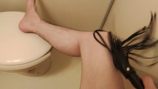 Порка меня по бедру !!