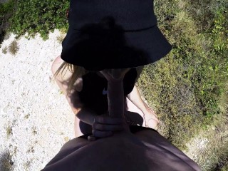 Grosse pipe bien baveuse pendant notre randonnée! - Lily;jack