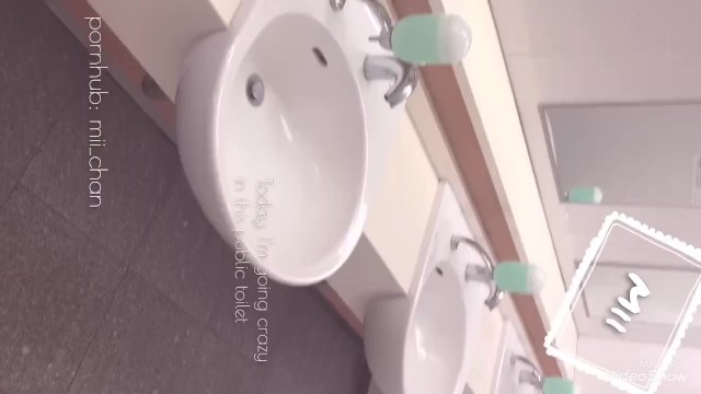 Masturbation of a HENTAI Exhibitionist Japanese Girl who Appeared in the Public Toilet