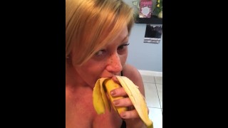 Diversão com banana amputada