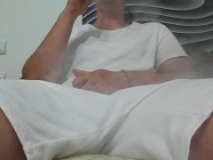 Русский парень дрочит со смазкой и курит - Screenshot 1 of 16 - Jerking Off