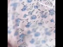 【野外露出オナニー公開】住宅街でおまんこ丸出しオナニーして通行人に興奮する変態OL