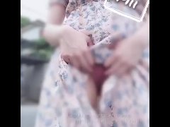 【野外露出オナニー公開】住宅街でおまんこ丸出しオナニーして通行人に興奮する変態OL - Screenshot 15 of 16 - Public Masturbation
