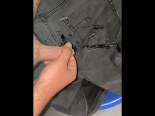 Дергается в джинсах! так хорошо и колосально Камшот !