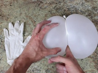 お尻のラテックス手袋をクソ-巨大なザーメン