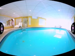 Video TmwVRnet - Blonde Enjoys Solo Play in a Pool