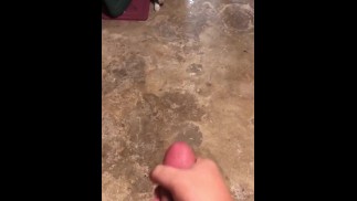 疯狂的射精飞过我的地板！（10英尺！