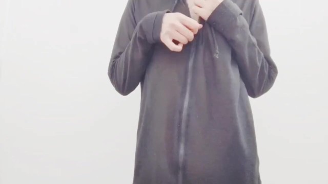 公園のトイレで我慢出来ず他の人が来ても気にせず絶頂潮吹きをする変態淫乱女　　日本人　素人　個人撮影　スマホ撮影　スレンダー　美女　潮吹き　露出　　