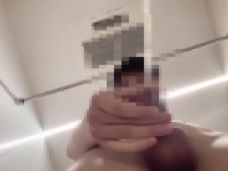 【真下からおしっこ】下からのアングルでおしっこ撮影