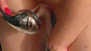 Closeup chuveiro se masturbando com orgasmo alto