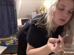 Video She loves honey and also sex