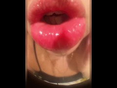 Sniffing Around  - Screenshot 16 of 16 - Big Lips