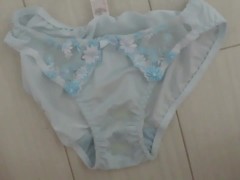水色のパンティーに精液ぶっかけ！ - Screenshot 10 of 16 - Bukkake