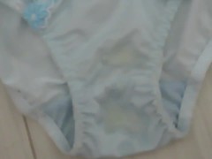 水色のパンティーに精液ぶっかけ！