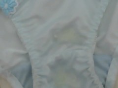 水色のパンティーに精液ぶっかけ！ - Screenshot 14 of 16 - Japanese
