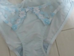 水色のパンティーに精液ぶっかけ！ - Screenshot 2 of 16 - Cumshot