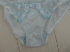 水色のパンティーに精液ぶっかけ！ - Screenshot 6 of 16 - Cum
