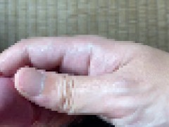 「アッ、イっちゃう///」ローション手コキで喘ぎながら射精する早漏ド変態～オナニー中毒～ - Screenshot 10 of 16 - Japanese