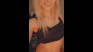 niedlich sexy heiß zierlich blondine amateur necken tattoos höschen bauch necken lächeln augenkontakt