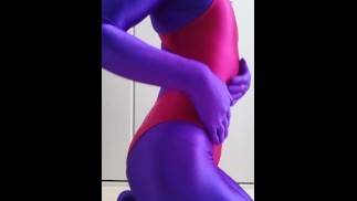 玛丽扮演 Zentai 和 Leohex