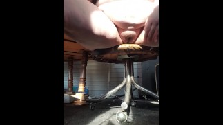 Pisser sur le porche arrière
