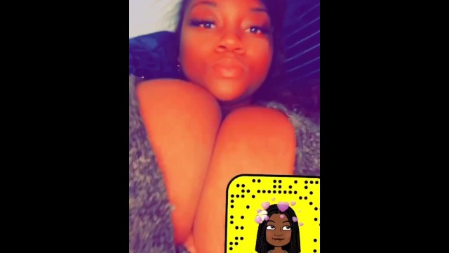 Сотрите Big Titty Black Girl Teases Snapchaters with TittySnap на Russian н...