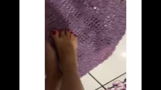 @tici_feet | Showing my red toenails (preview) | Mostrando as unhas vermelhas nos pés (prévia)