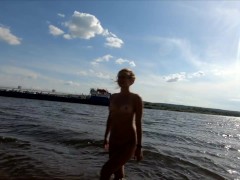 Я голая на берегу и корабли плывут мимо меня - Screenshot 9 of 16 - Nudist