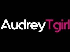 Audrey Tgirl se masturbe en public sur les quais de Rouen en tenue fetish