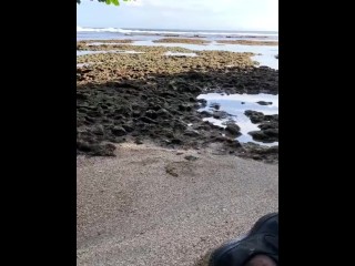 在美丽的海滩上快速腰果