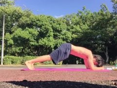 A Japanese idol who masturbates with a mattress in the park!【Big dick】【Techno break】