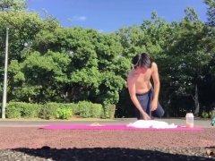 A Japanese student who masturbates with a mattress in the park!【Big dick】【Techno break】