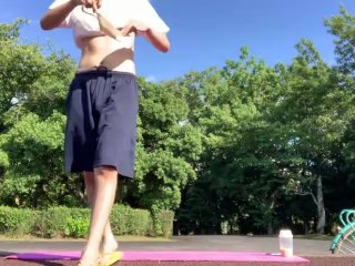 A Korean Japanese idol who masturbates with a mattress in the park!【Big dick】【Techno break】