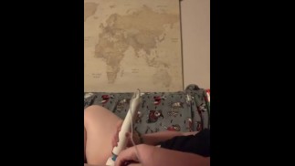 Толстый ftm транс мужчина окаймляет и перевозбуждает себя 