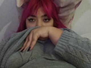 Solo Jugando con mis gruesos labios vaginales y clitoris, te gusta lo que ves?