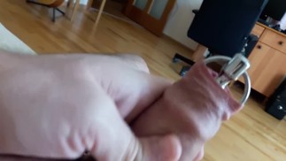 Растяжение мочеиспускательного канала с помощью винтовой пробки для пениса