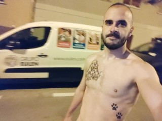 Xisco Va Nudo in Strada