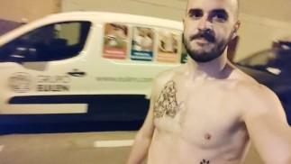 Xisco aller nu dans la rue