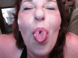 Язык фетишистов V660 это для вас. мой длинный и шевелящийся язык крупным планом, вижу, как блестит слюна