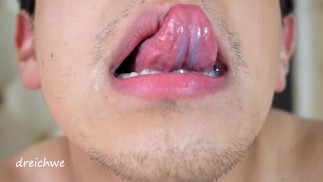 Köstliche feuchte und feuchte Zunge